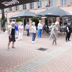 BesucherInnen tanzen mit dem Tanzsportclub Rheingold Casino Worms-Grünstadt e.V. – 11.a Tanzsportclub Rheingold Casino Worms-Grünstadt e.