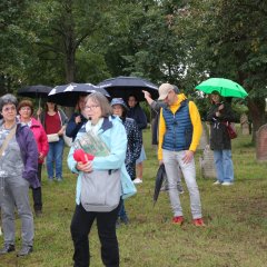 R. Eich spricht auf dem Jüdischen Friedhof