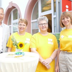 Bürgermeister Klaus Wagner mit den Kolleginnen des Tourismusbereiches